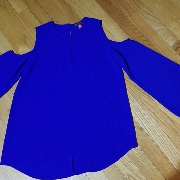 NWOT vince camuto cold shoulder long sleeve blouse - Picture 4 of 7